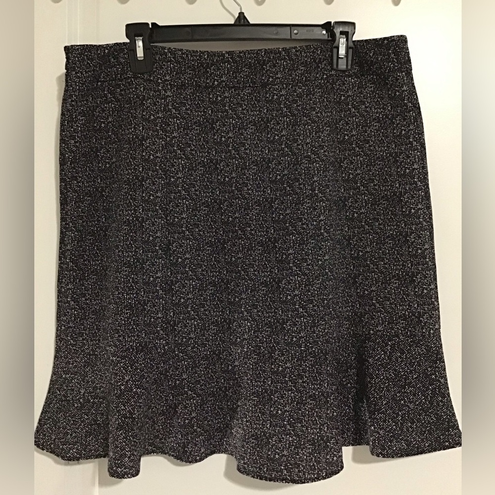 Worthington Black and White A-Line Skirt Size 12